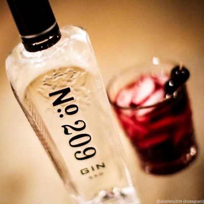Buy 200ml 500ml 1750ml Glass Spirit Bottle Embossed Lettering 209 Gin Glass Bottle online manufacture