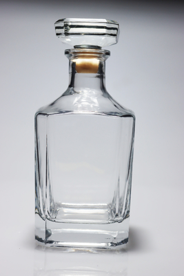 Good price 700ml Clear Glass Liquor Bottles/Whiskey Glass Bottle online
